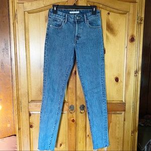 Levi’s 721 High Wasted Distressed Medium Washed Jeans Size 26